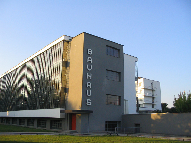 4Bauhaus-Dessau_main_building