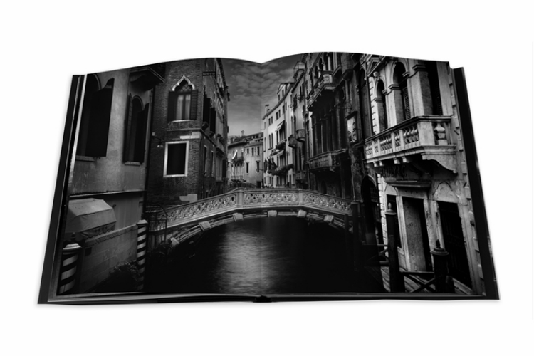 The-Light-of-Venice-a-beautiful-photography-book